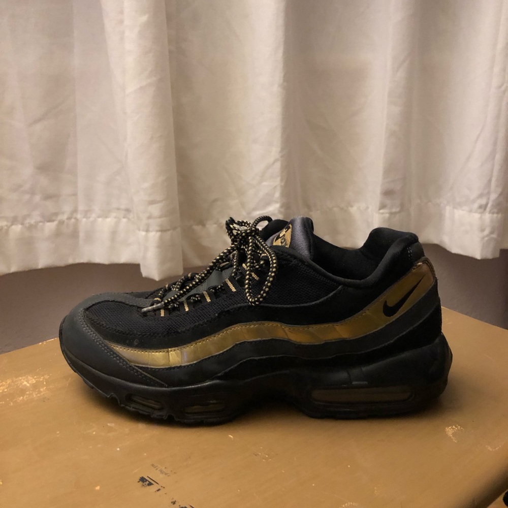 Worn Nike airmaxs